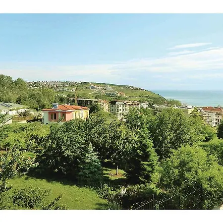 Three-bedroom Holiday In Byala