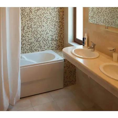 Ваканционна къща Three-bedroom Holiday In Byala *